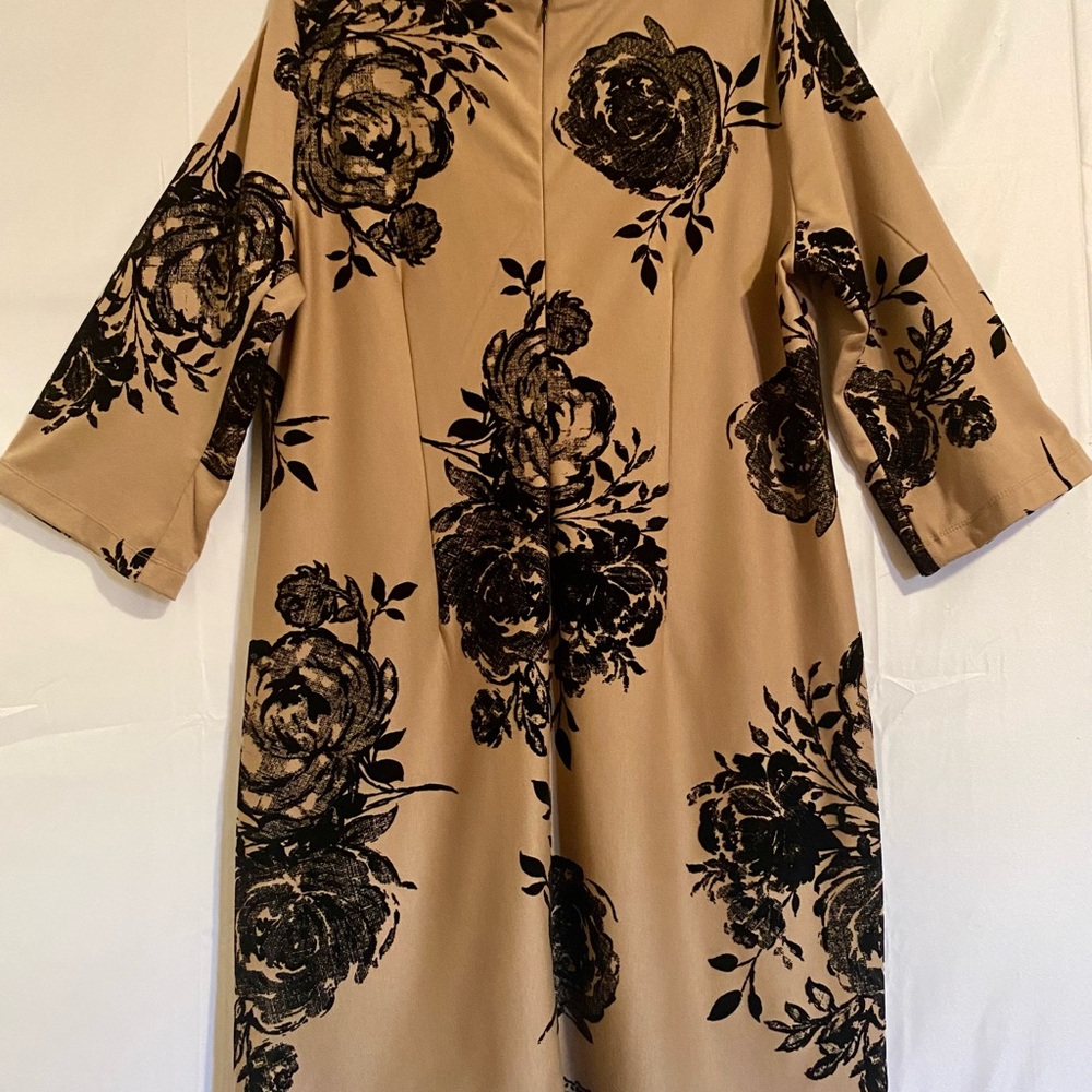 Ladies Dress - Picture 3 of 7